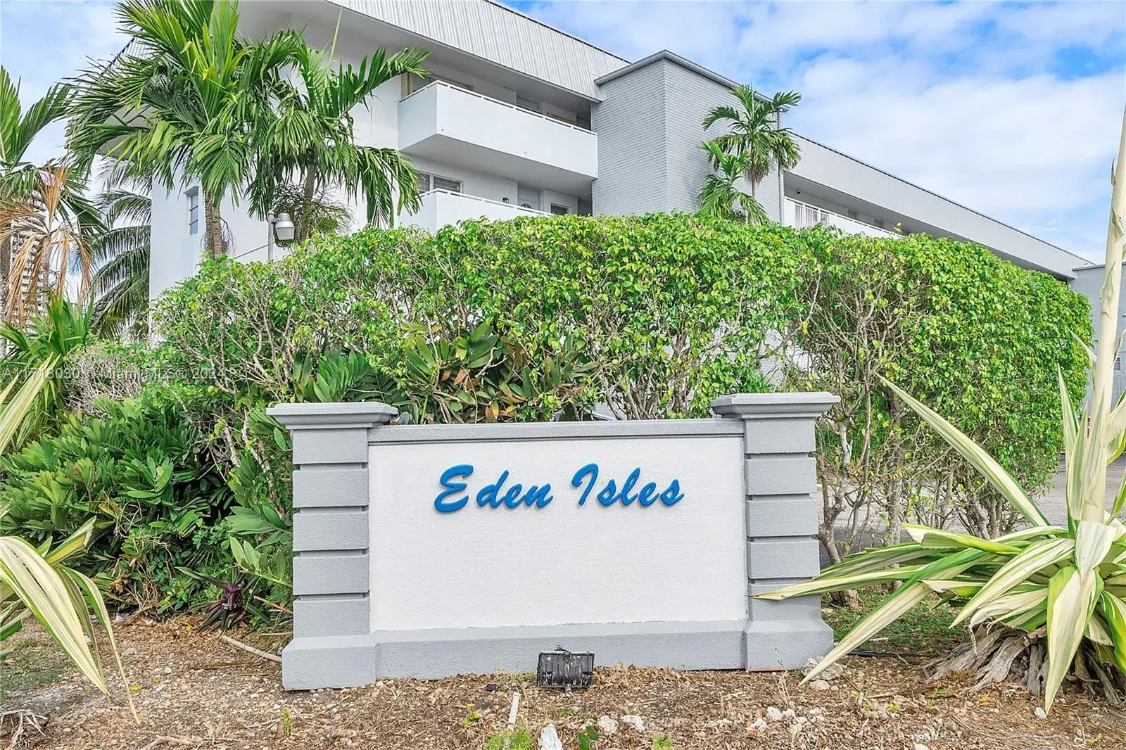 3600 NE 170th St # 211, North Miami Beach FL 33160