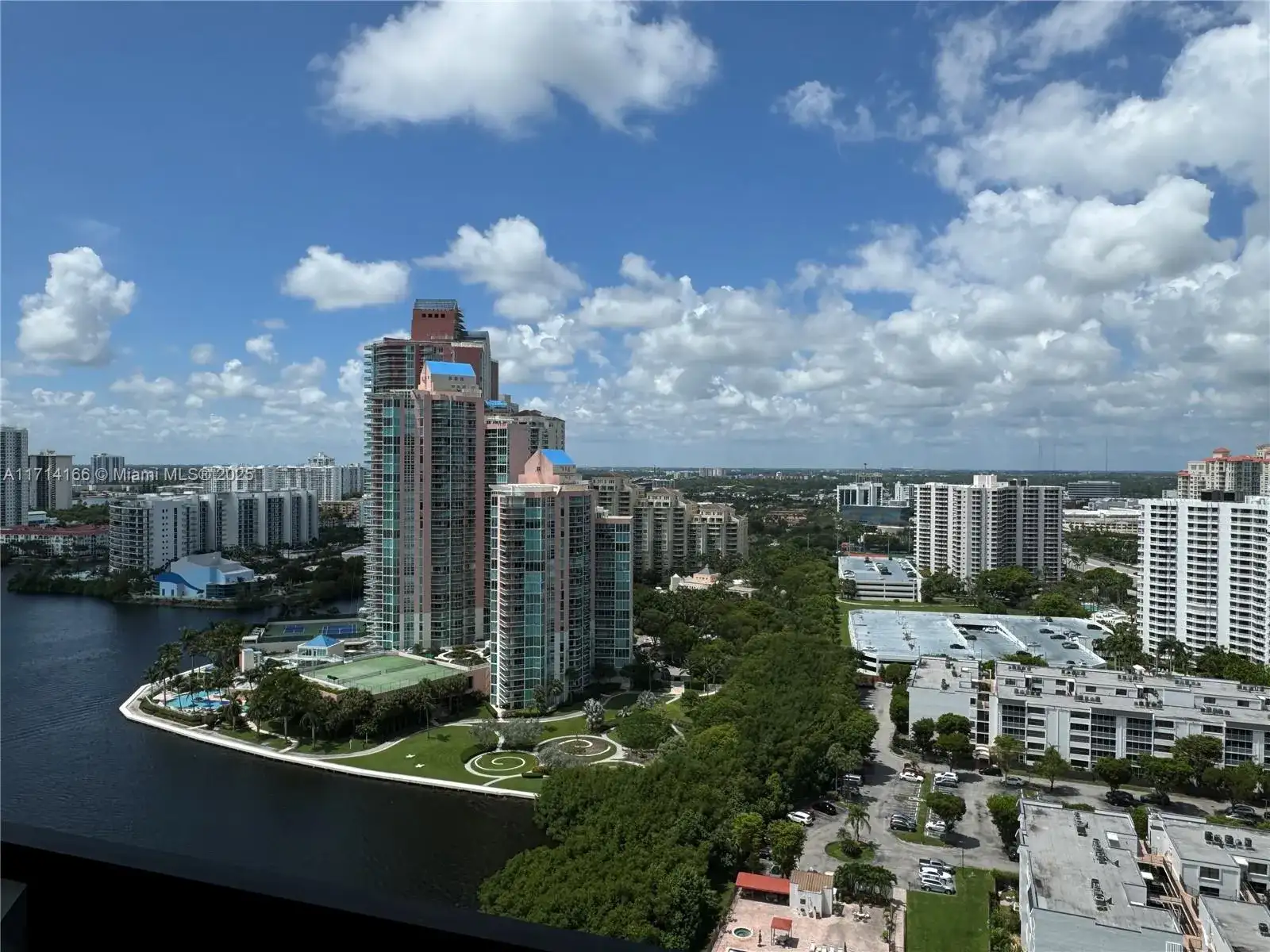 3530 Mystic Pointe Dr, Aventura FL 33180 photo 2