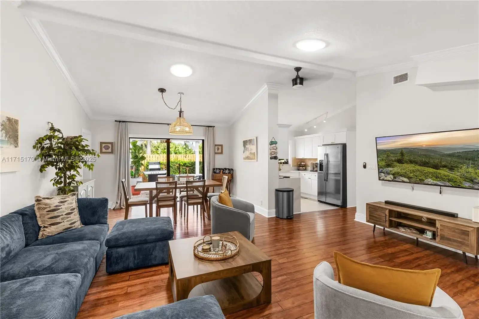1457 SE 7th St, Deerfield Beach FL 33441 photo 2