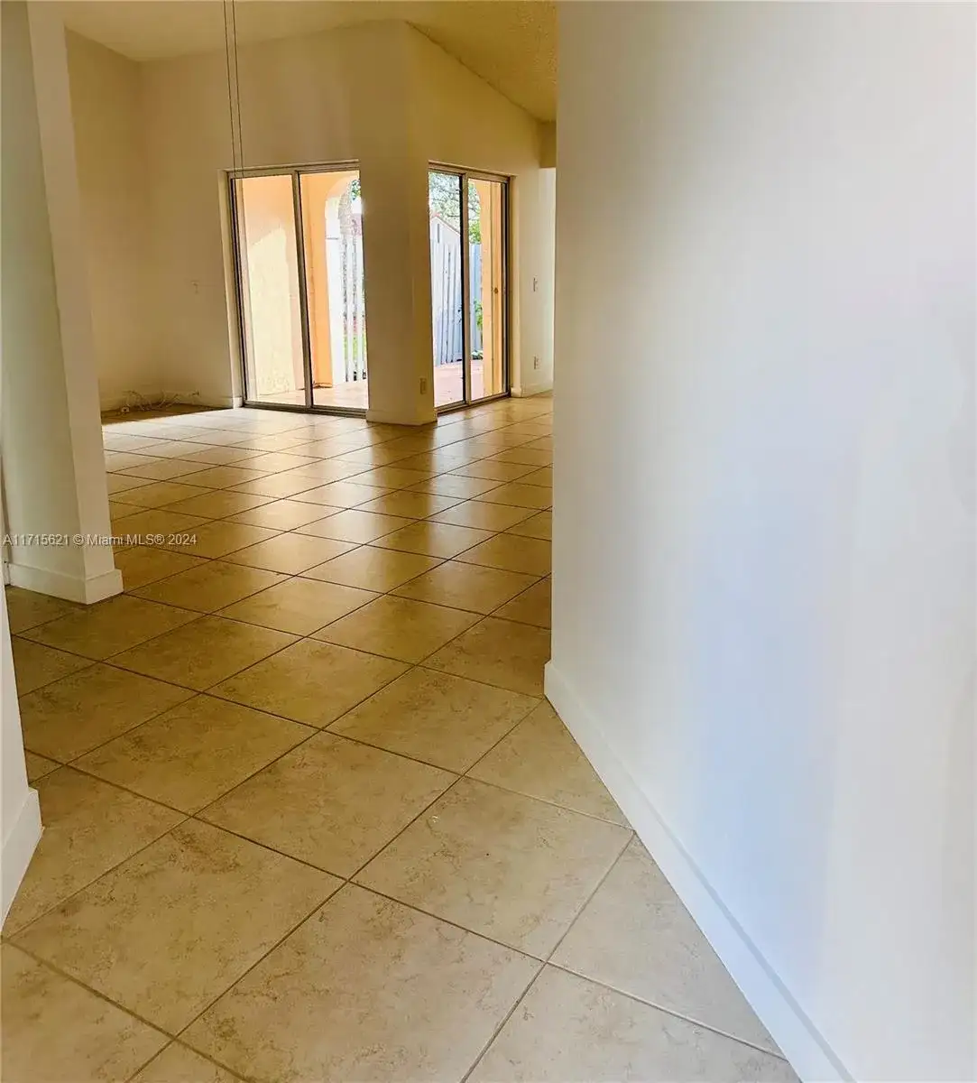 1487 Springside Dr, Weston FL 33326 photo 2