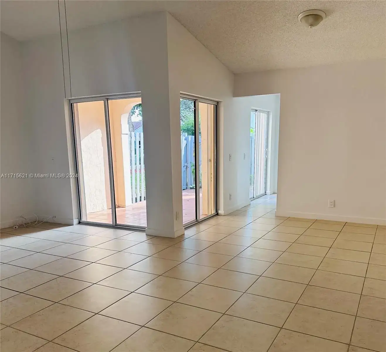1487 Springside Dr, Weston FL 33326 photo 3