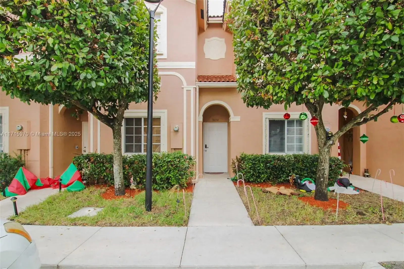 7854 Catalina Cir, Tamarac FL 33321