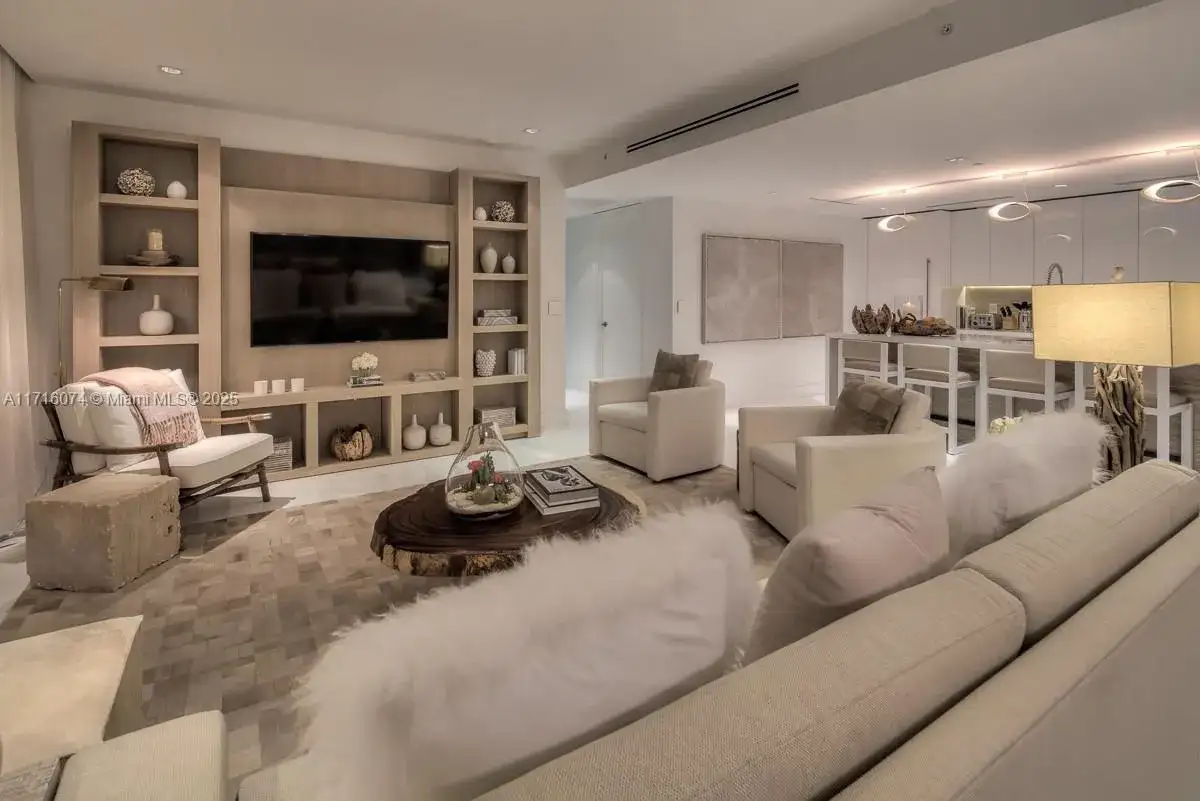 102 24th St # 1720, Miami Beach FL 33139 photo 2