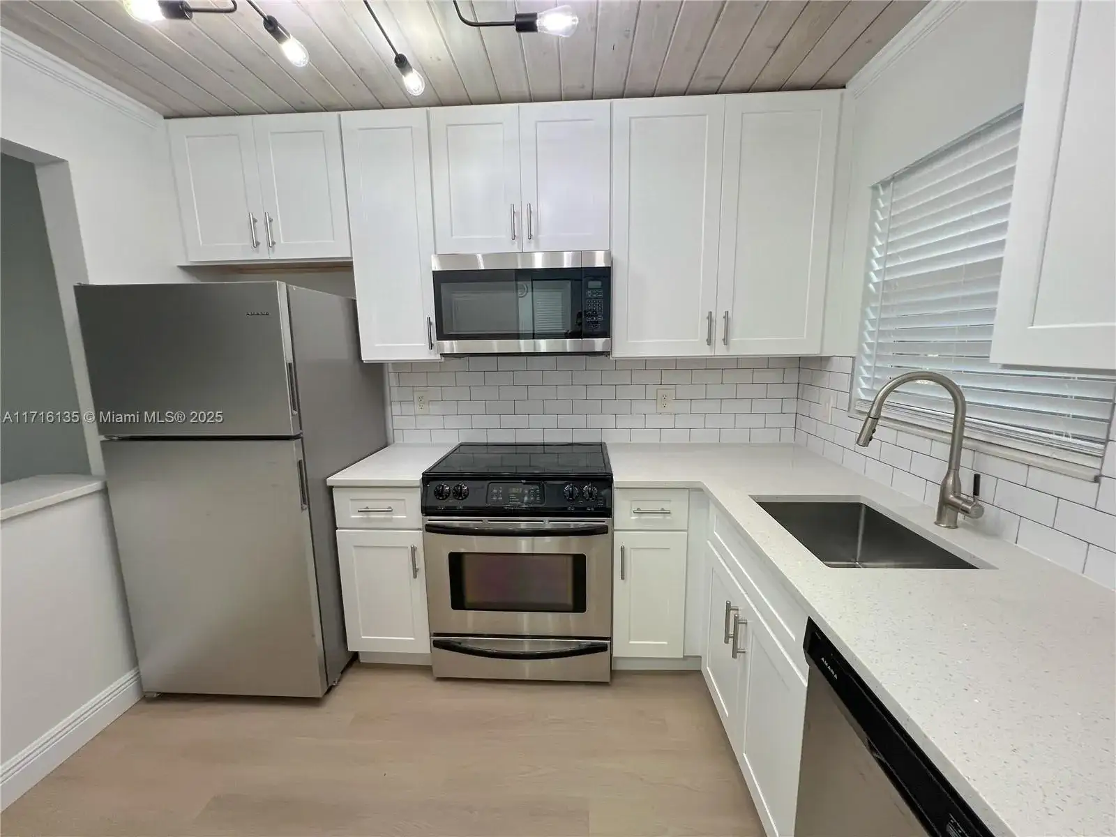1638 Embassy Dr # 301, West Palm Beach FL 33401 photo 2