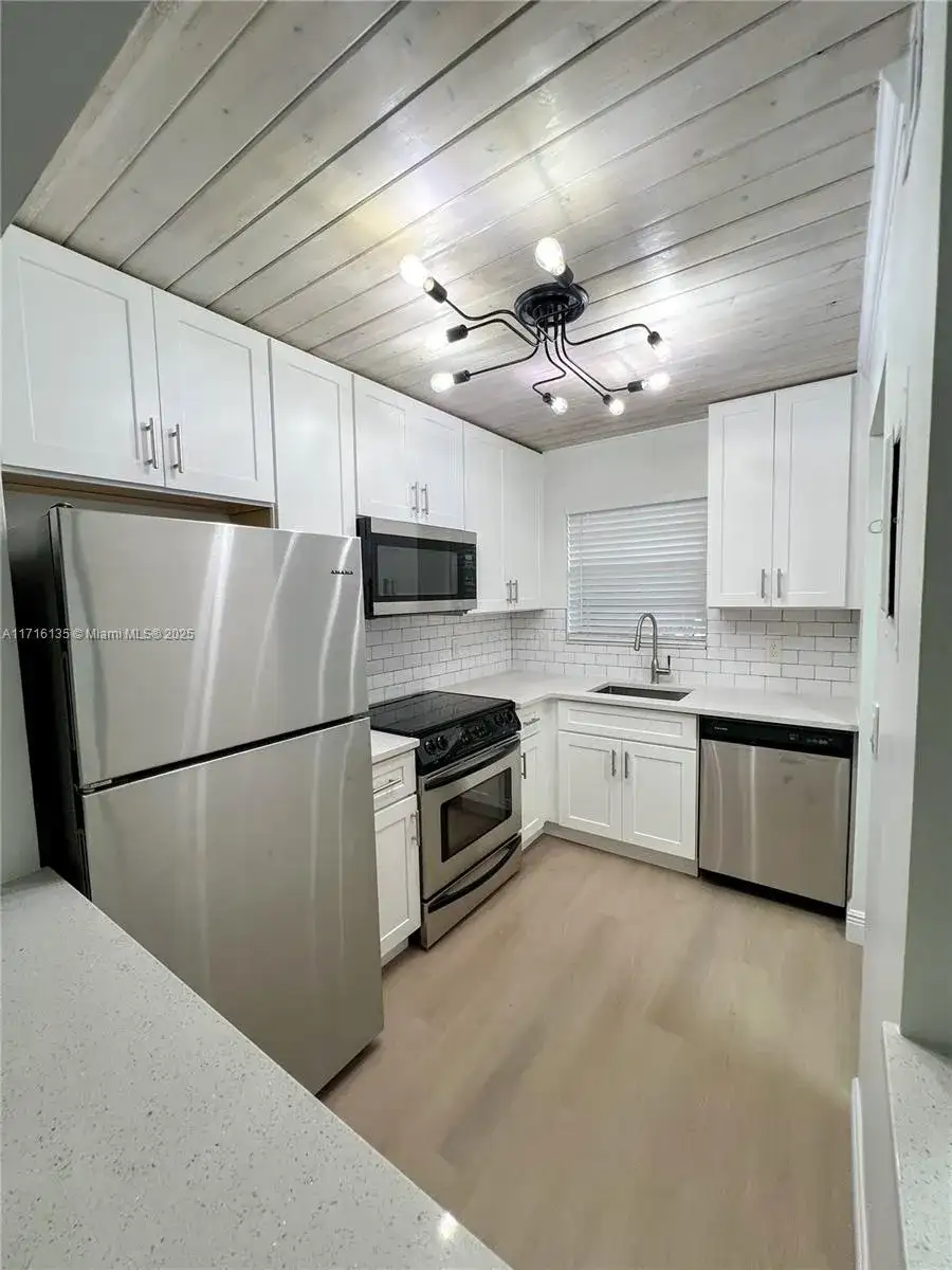 1638 Embassy Dr # 301, West Palm Beach FL 33401 photo 3