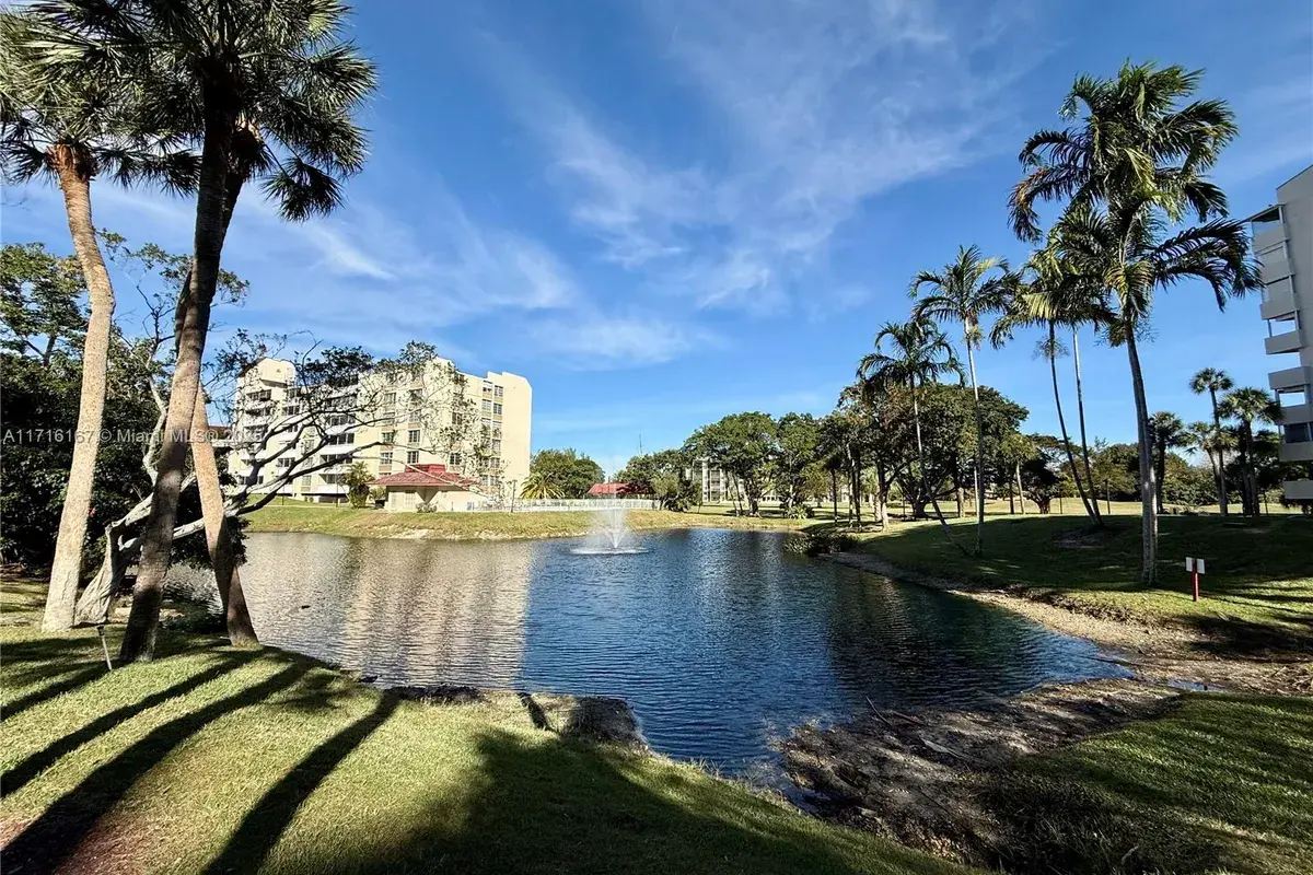 7011 Environ Blvd # 109, Lauderhill FL 33319