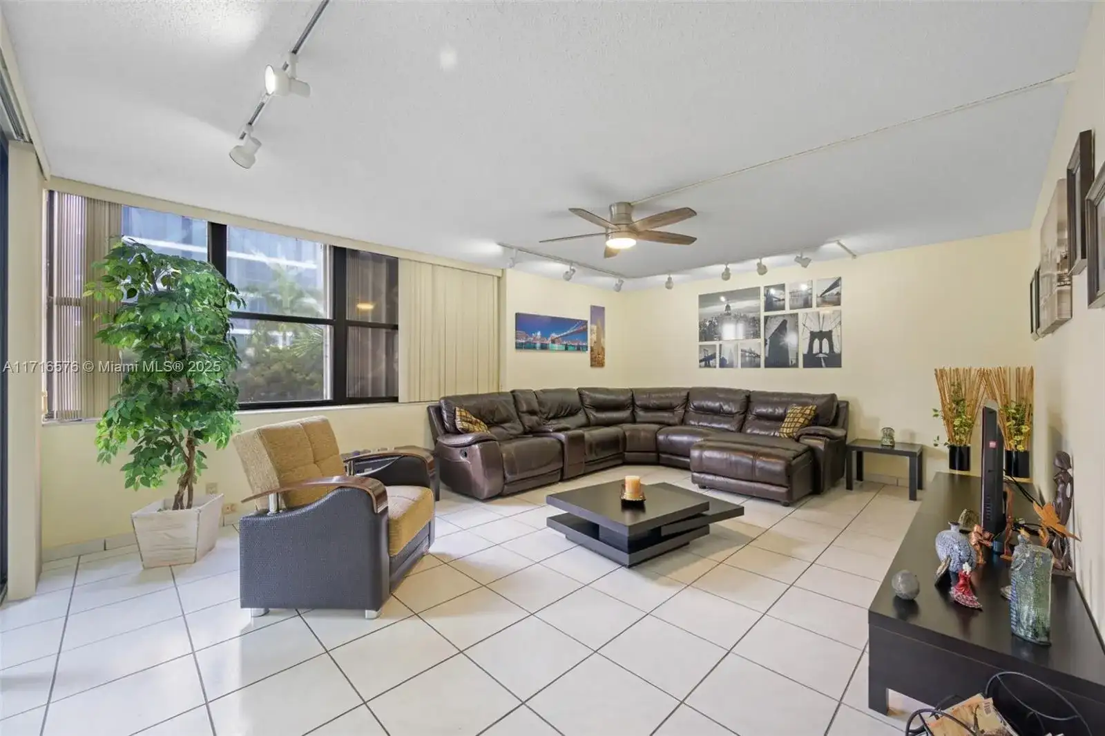 20401 NE 30th Ave # 8, Aventura FL 33180 photo 2
