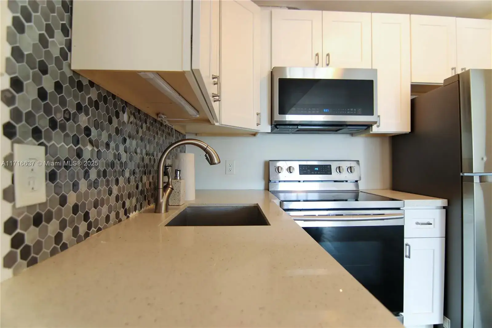 899 West Ave # 8D, Miami Beach FL 33139 photo 4