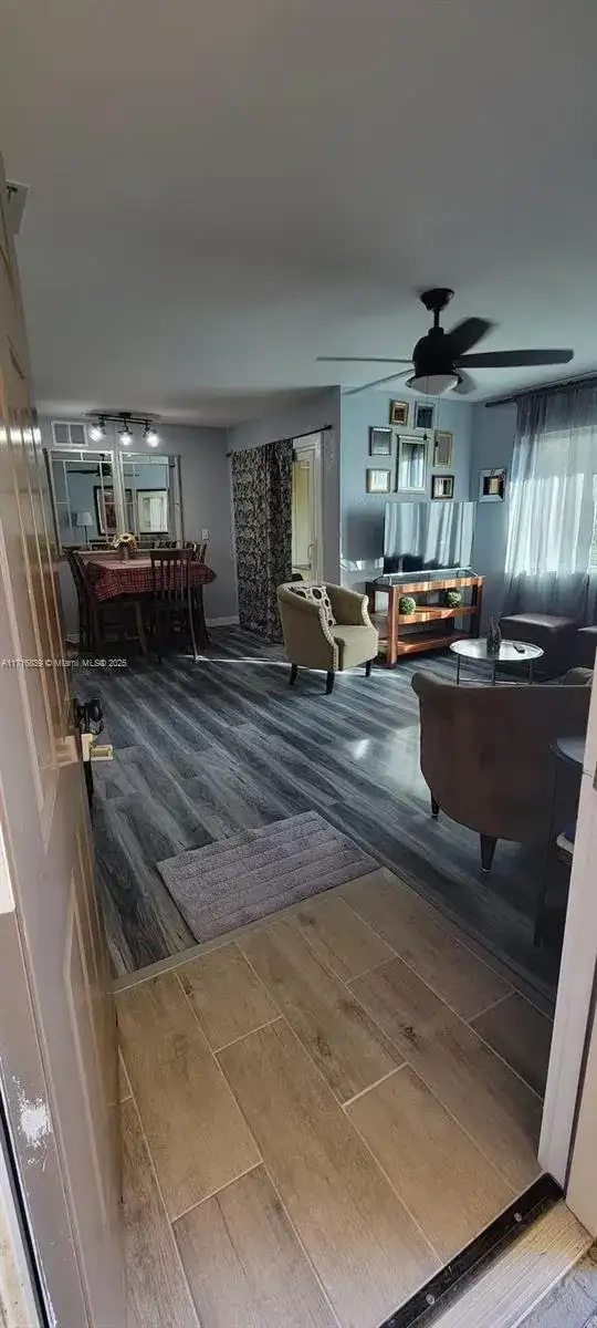 13285 ARBOR POINTE CIR, Tampa FL 33617 photo 3