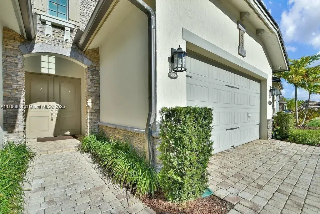 11339 SW 12th St, Pembroke Pines FL 33025