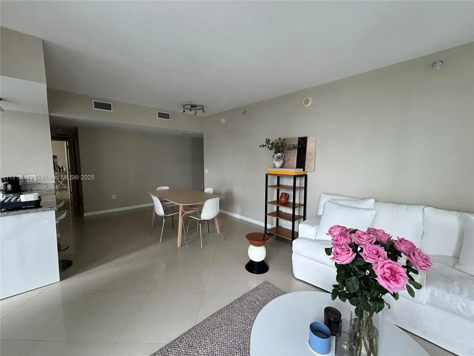 185 SW 7th St # 2012, Miami FL 33130 photo 2
