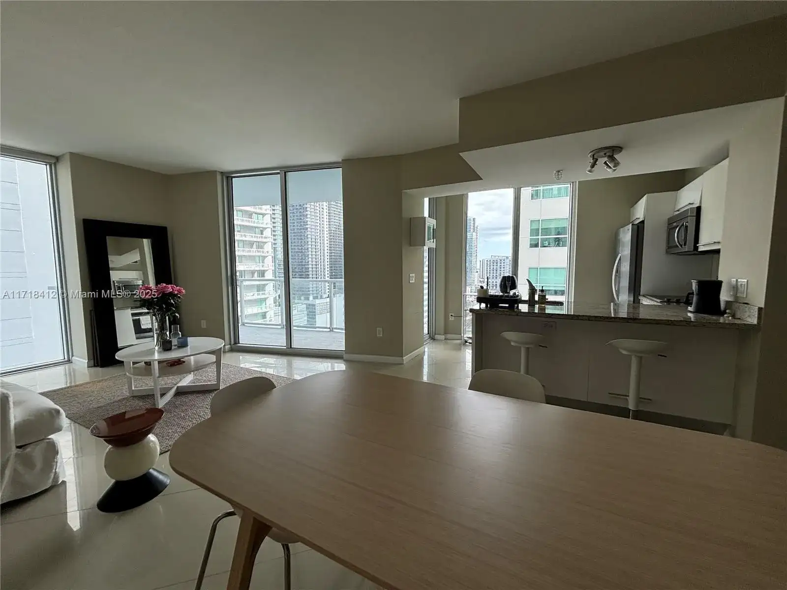 185 SW 7th St # 2012, Miami FL 33130 photo 5