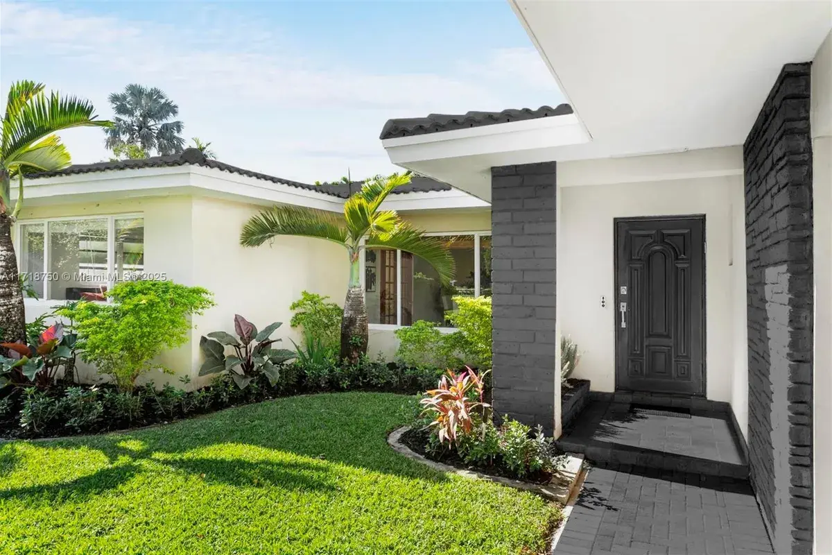 6140 Pine Tree Dr, Miami Beach FL 33140