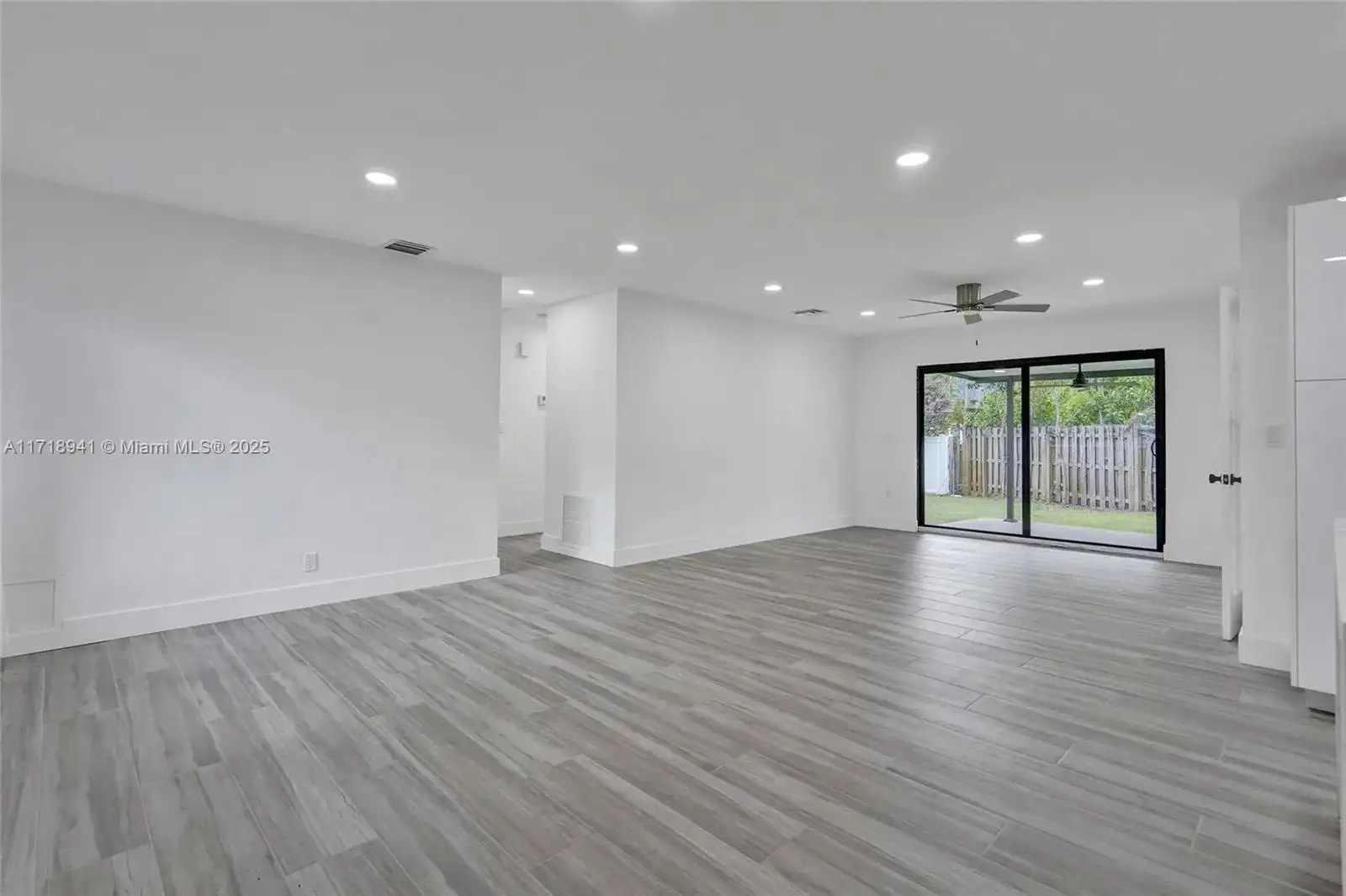 1798 NE 40th St, Oakland Park FL 33334 photo 3