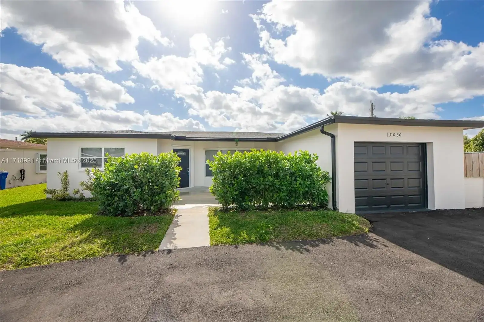 5030 NW 41st Ct, Lauderdale Lakes FL 33319 photo 2