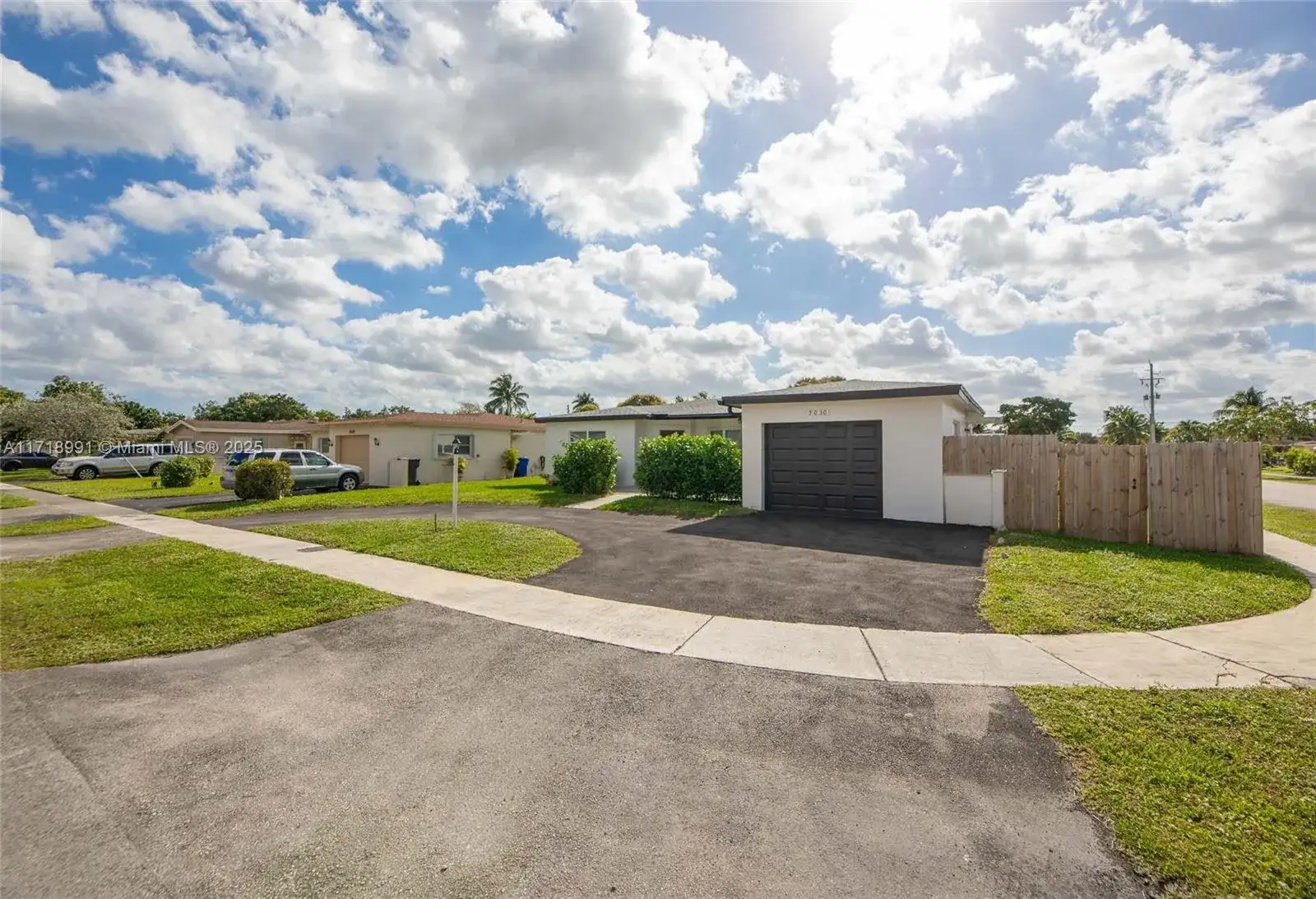 5030 NW 41st Ct, Lauderdale Lakes FL 33319 photo 3