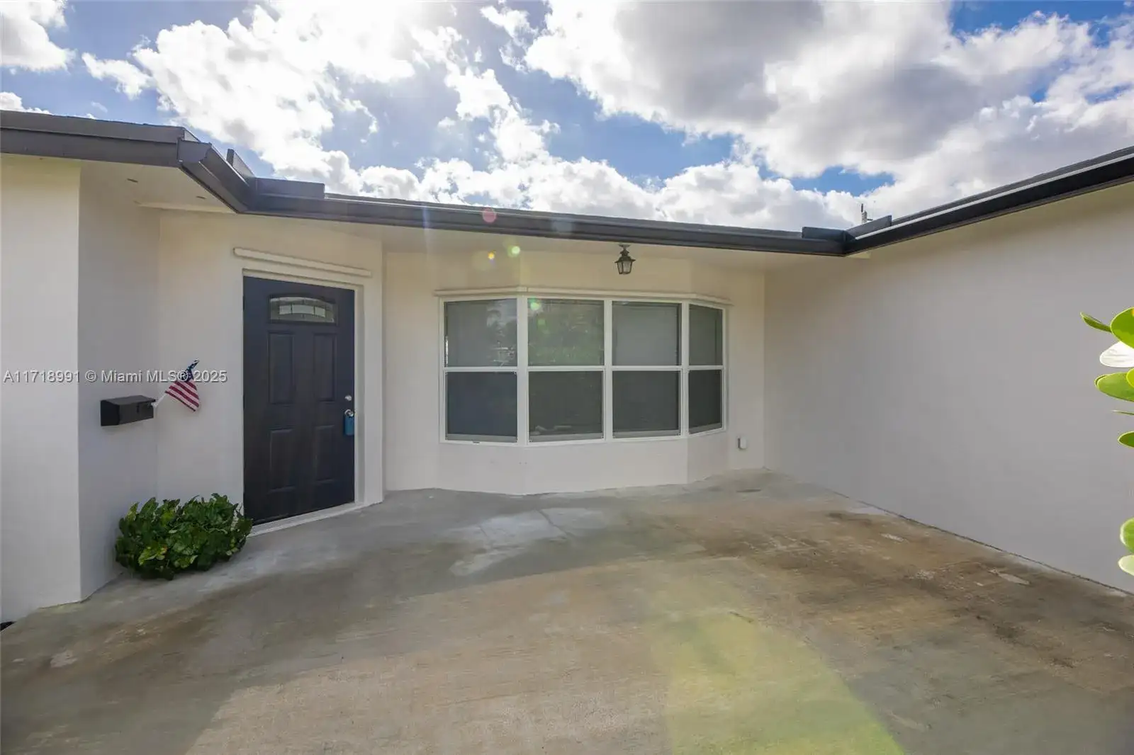 5030 NW 41st Ct, Lauderdale Lakes FL 33319 photo 4