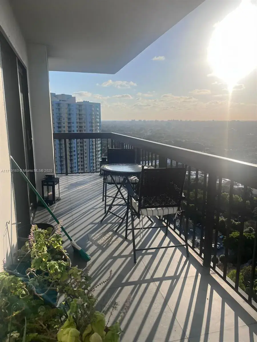 2 bedroom 2 bath Residential for sale at 2333 Brickell Ave # 2616, Miami FL 33129