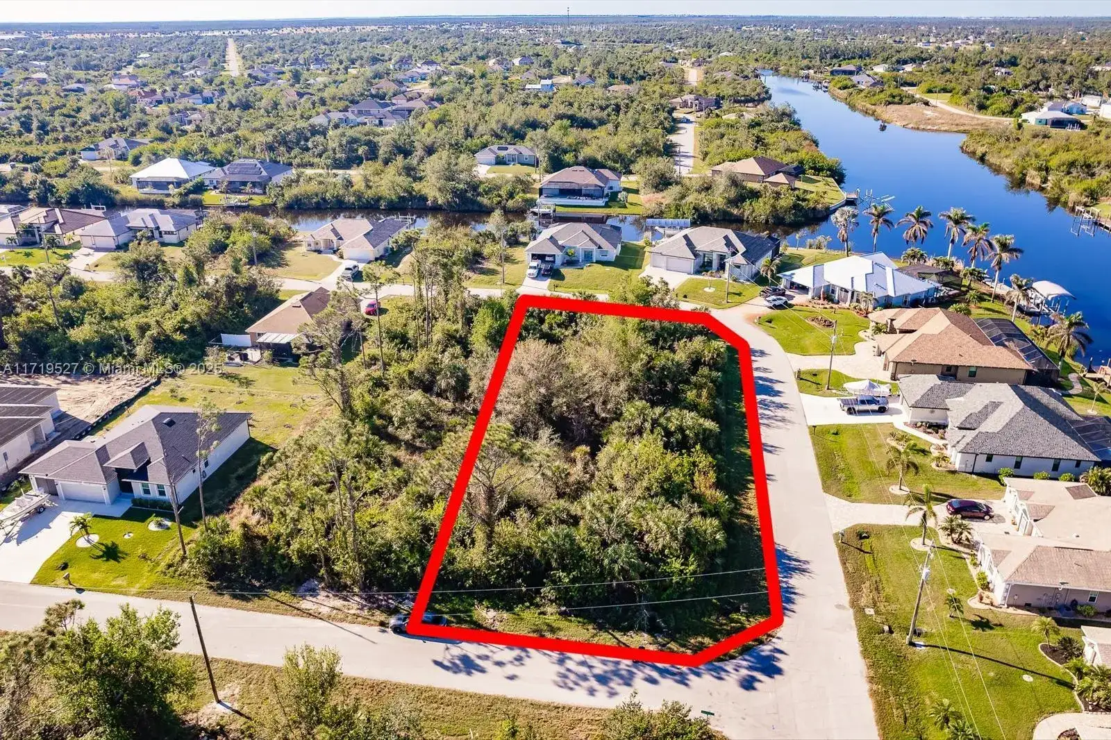 13353 Alocasia LN, Port Charlotte FL 33981 photo 2