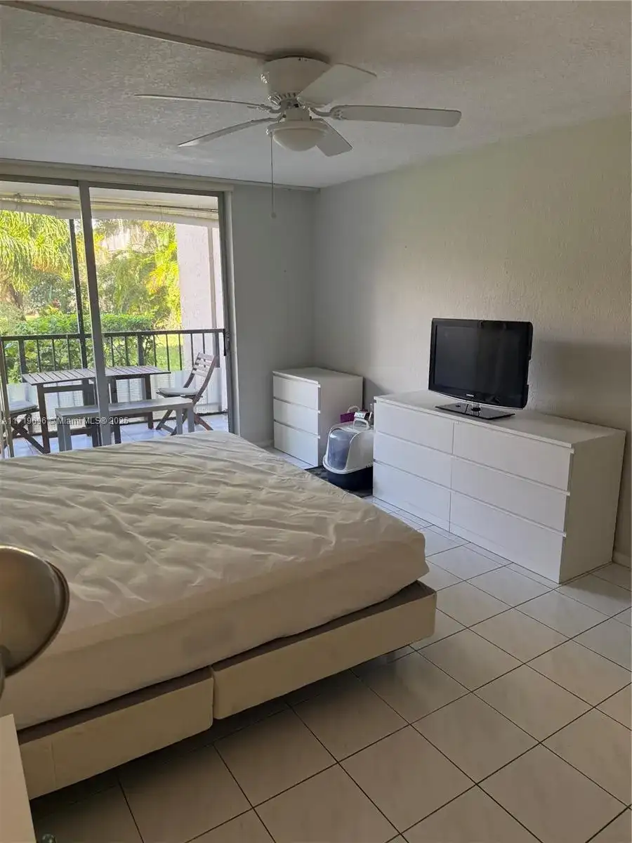 2101 Atlantic shore bay # 117, Hallandale Beach FL 33009 photo 4