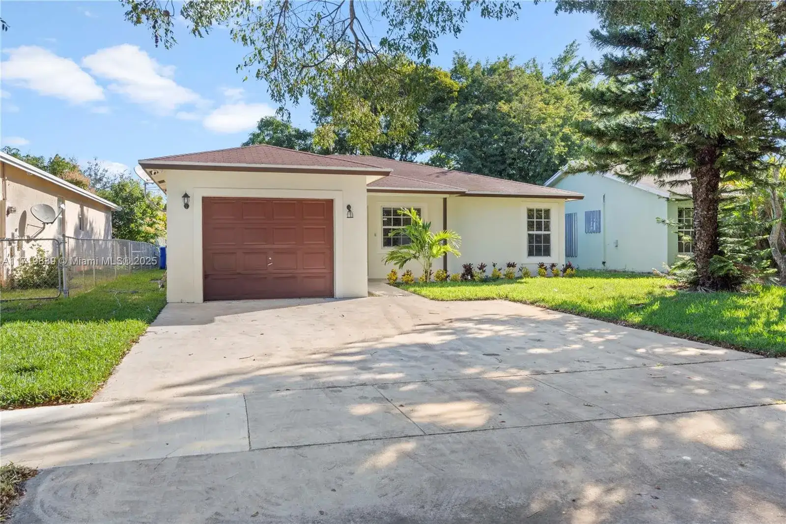 1574 NW 7th Ln, Pompano Beach FL 33060 photo 2