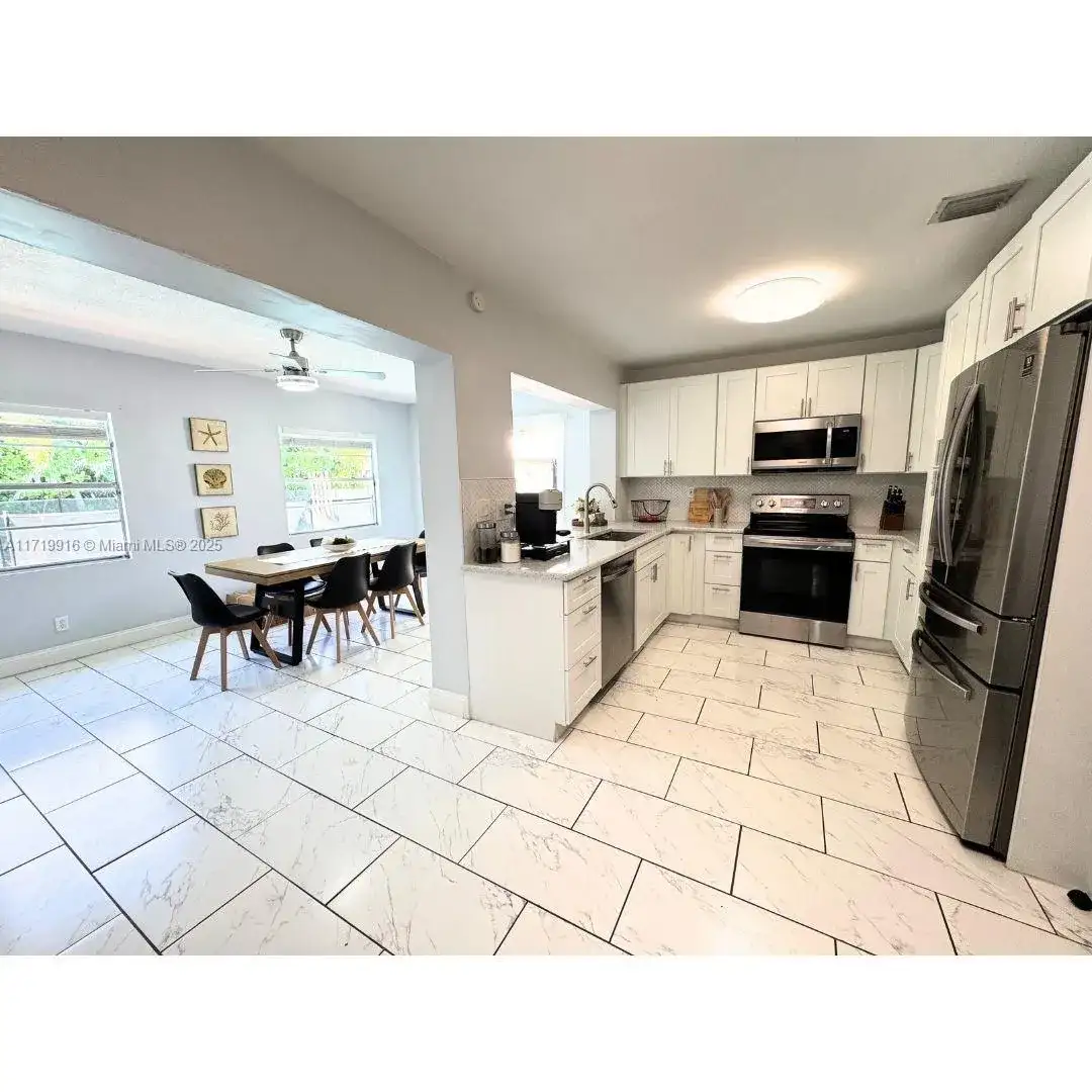 8121 NW 72nd Ave, Tamarac FL 33321 photo 3
