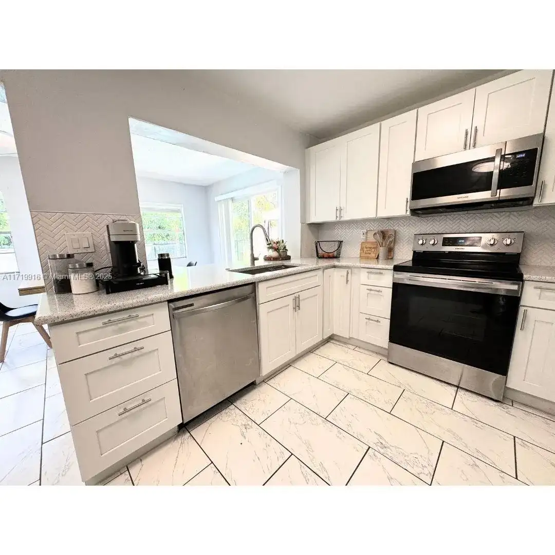 8121 NW 72nd Ave, Tamarac FL 33321 photo 5