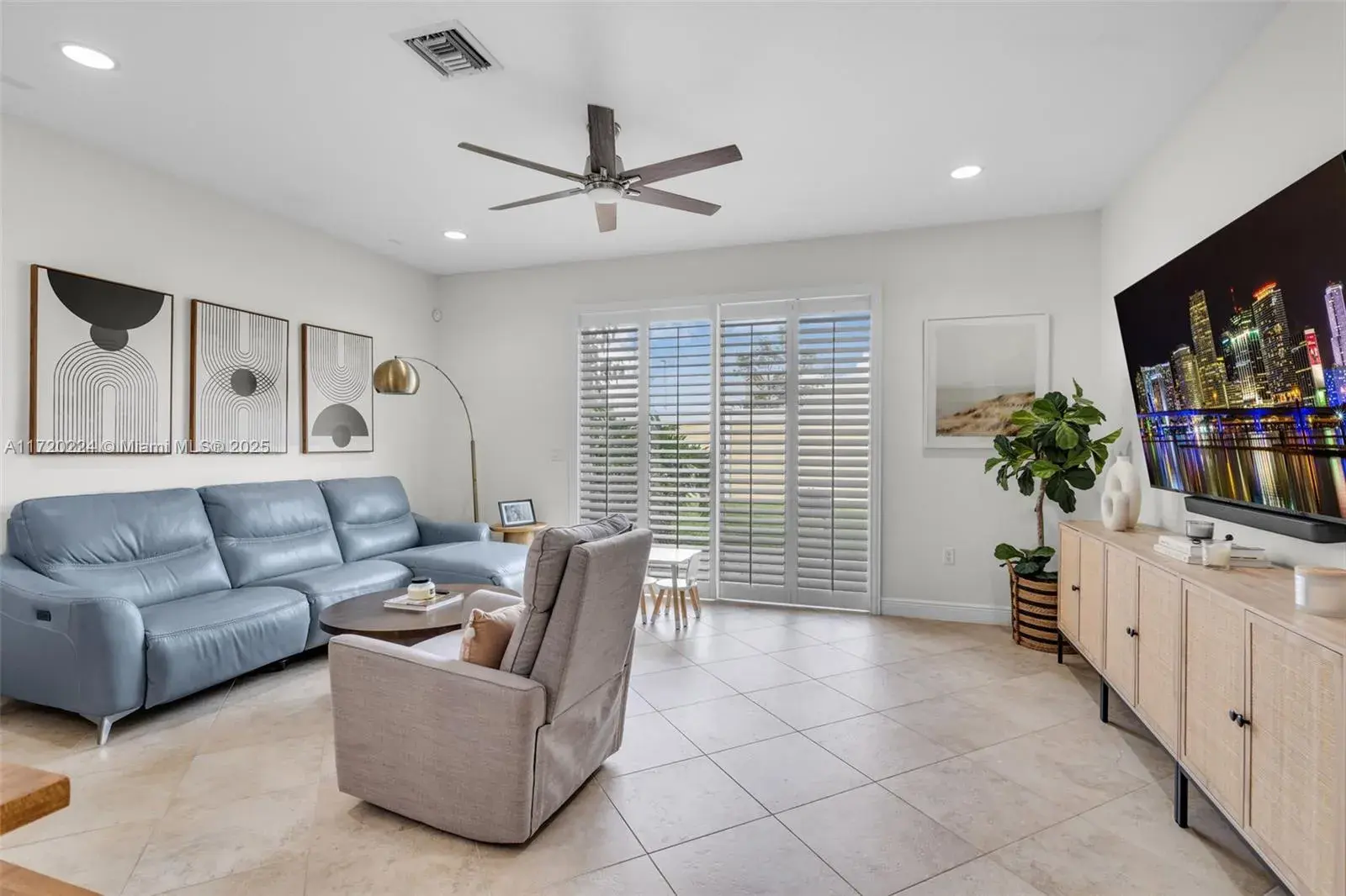 7781 Paddock Pl, Davie FL 33328