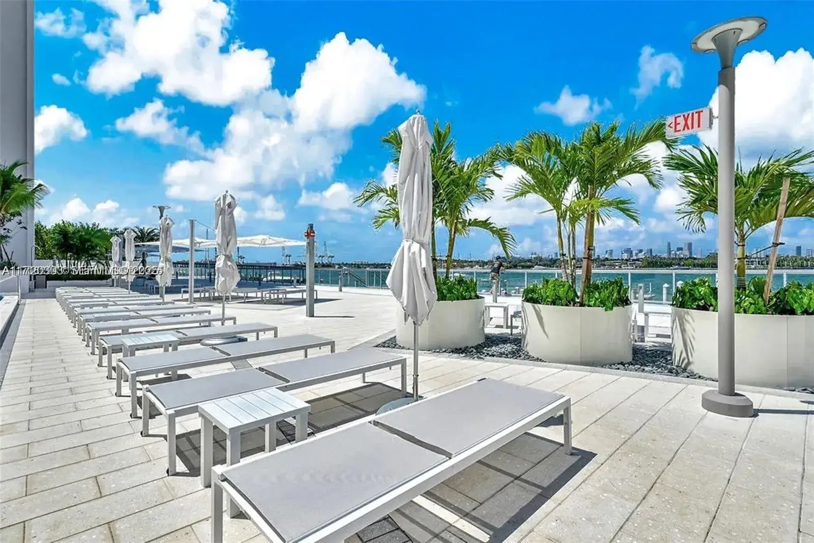 1 bedroom 1 bath Residential for sale at 1000 West Ave, Miami Beach FL 33139