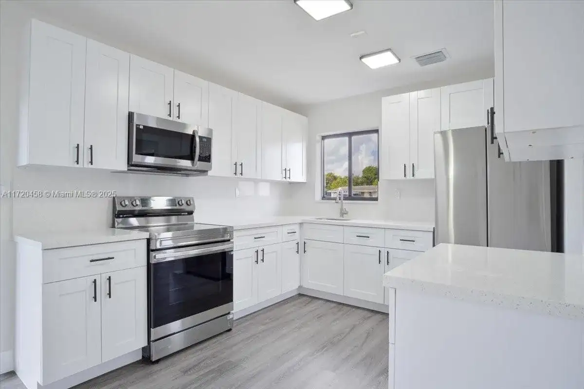 10060 SW 152nd Ter, Miami FL 33157 photo 4