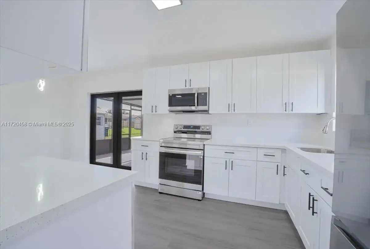 10060 SW 152nd Ter, Miami FL 33157 photo 5