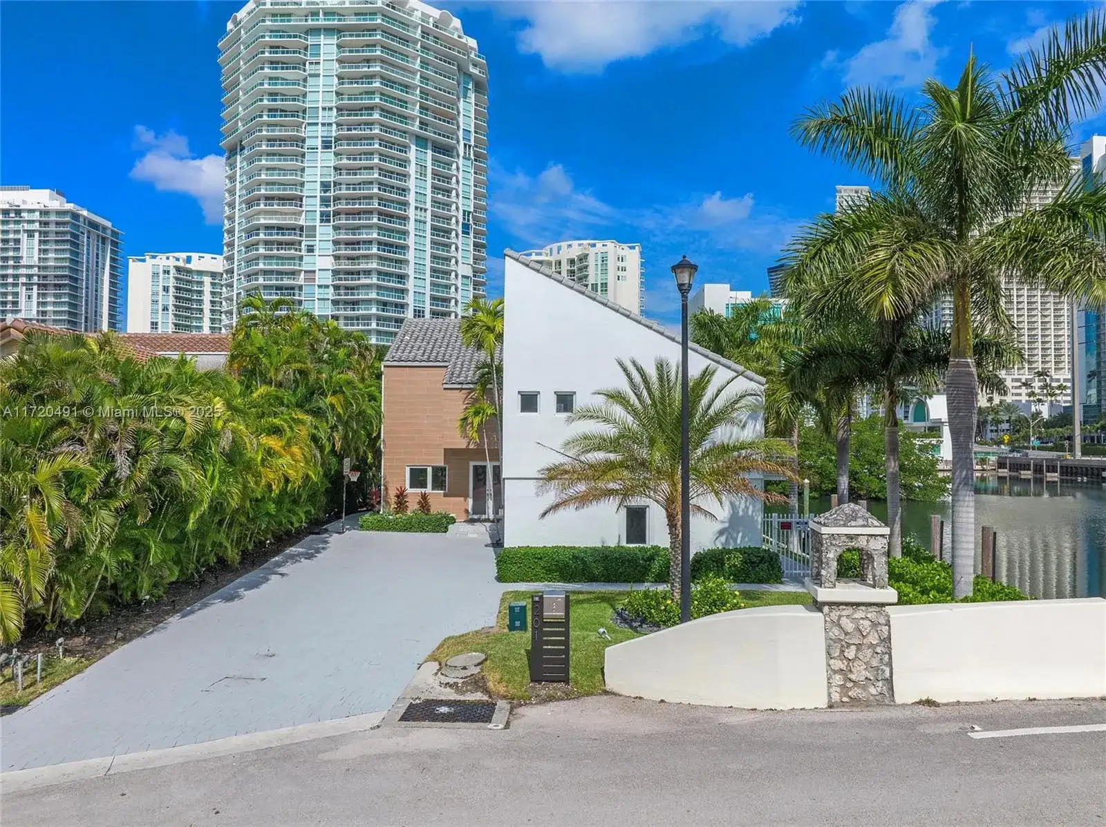 201 Atlantic Ave, Sunny Isles Beach FL 33160 photo 2
