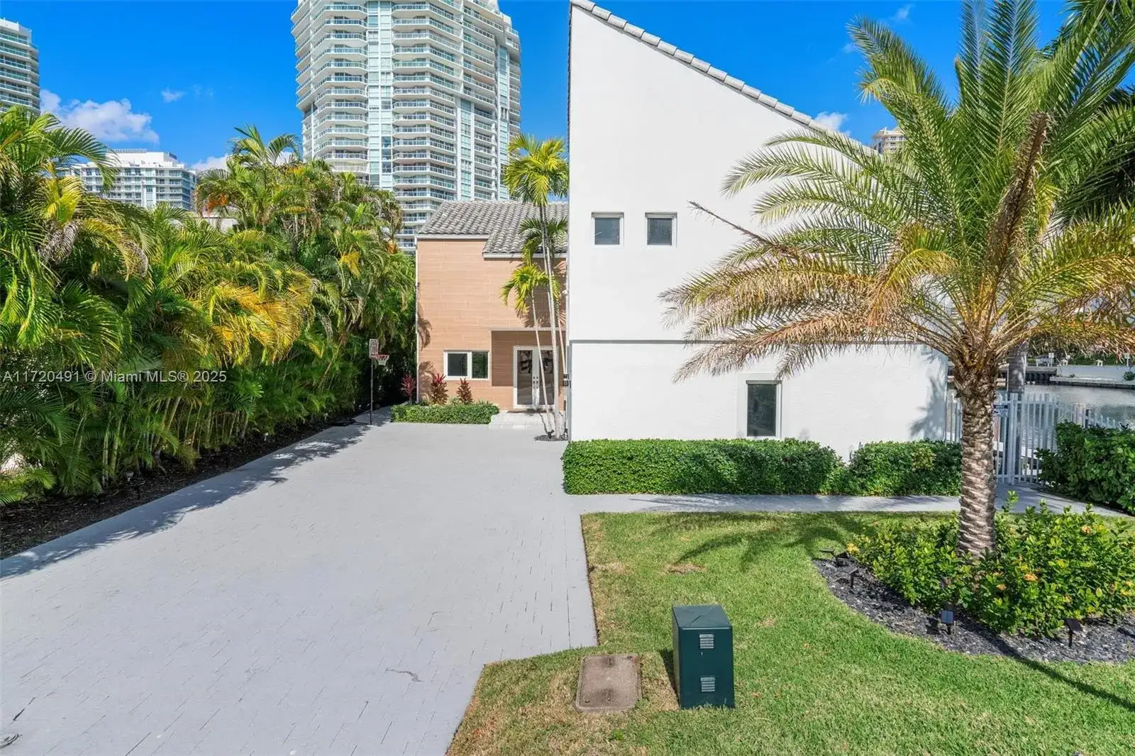 201 Atlantic Ave, Sunny Isles Beach FL 33160 photo 3