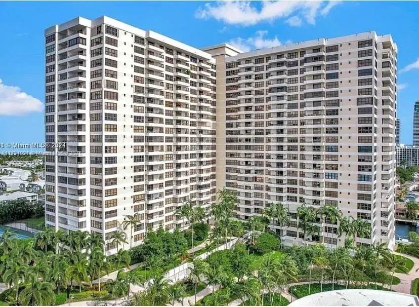 2500 PARKVIEW DR # 707, Hallandale Beach FL 33009