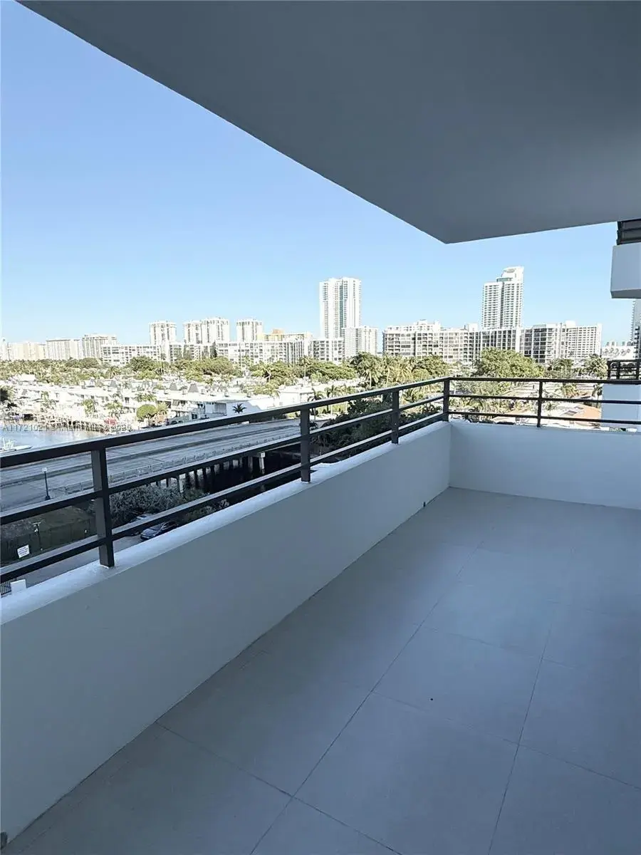 2500 PARKVIEW DR # 707, Hallandale Beach FL 33009
