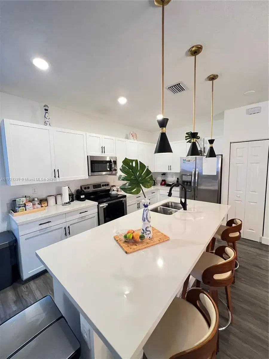 3423 W 110th St, Hialeah FL 33018 photo 2