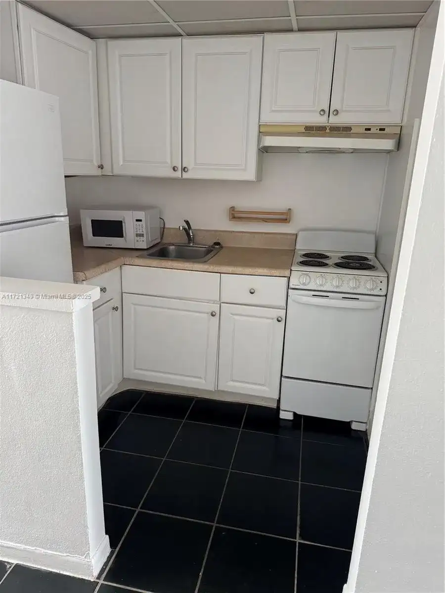 7904 West Dr # 204, North Bay Village FL 33141 photo 2