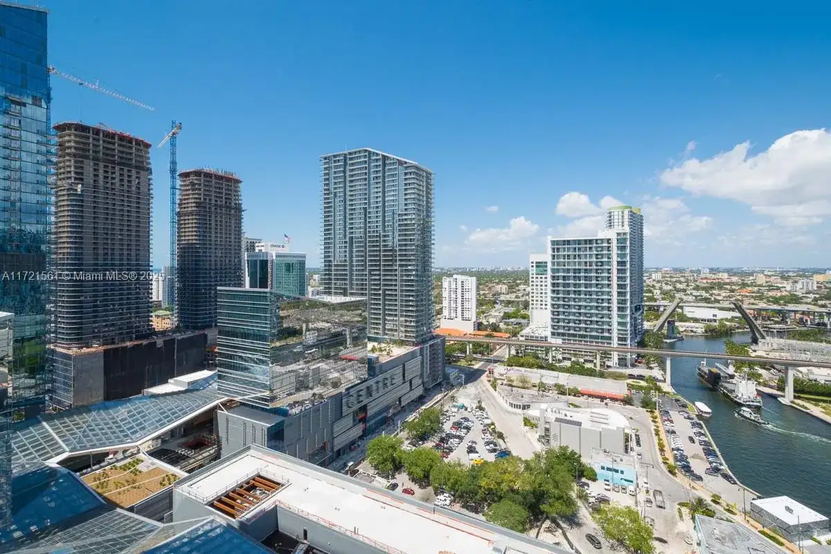 68 SE 6 Street # 2112, Miami FL 33131 photo 2