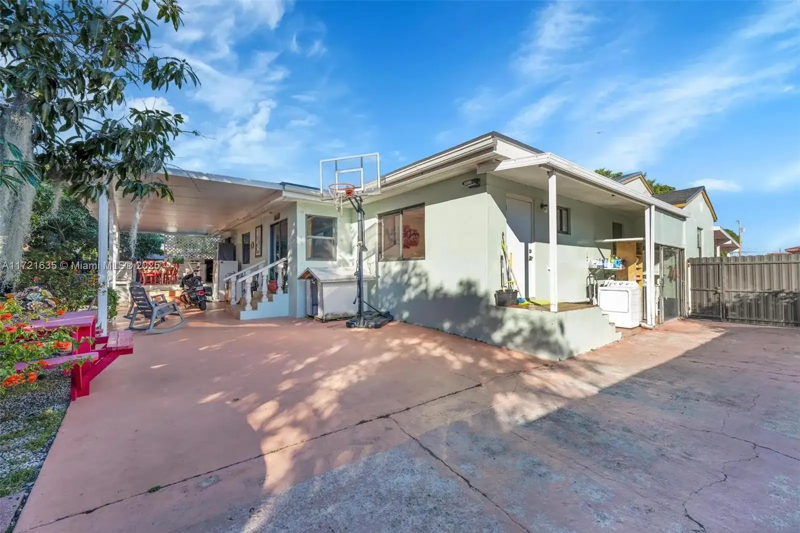 462 E 39th St, Hialeah FL 33013 photo 2
