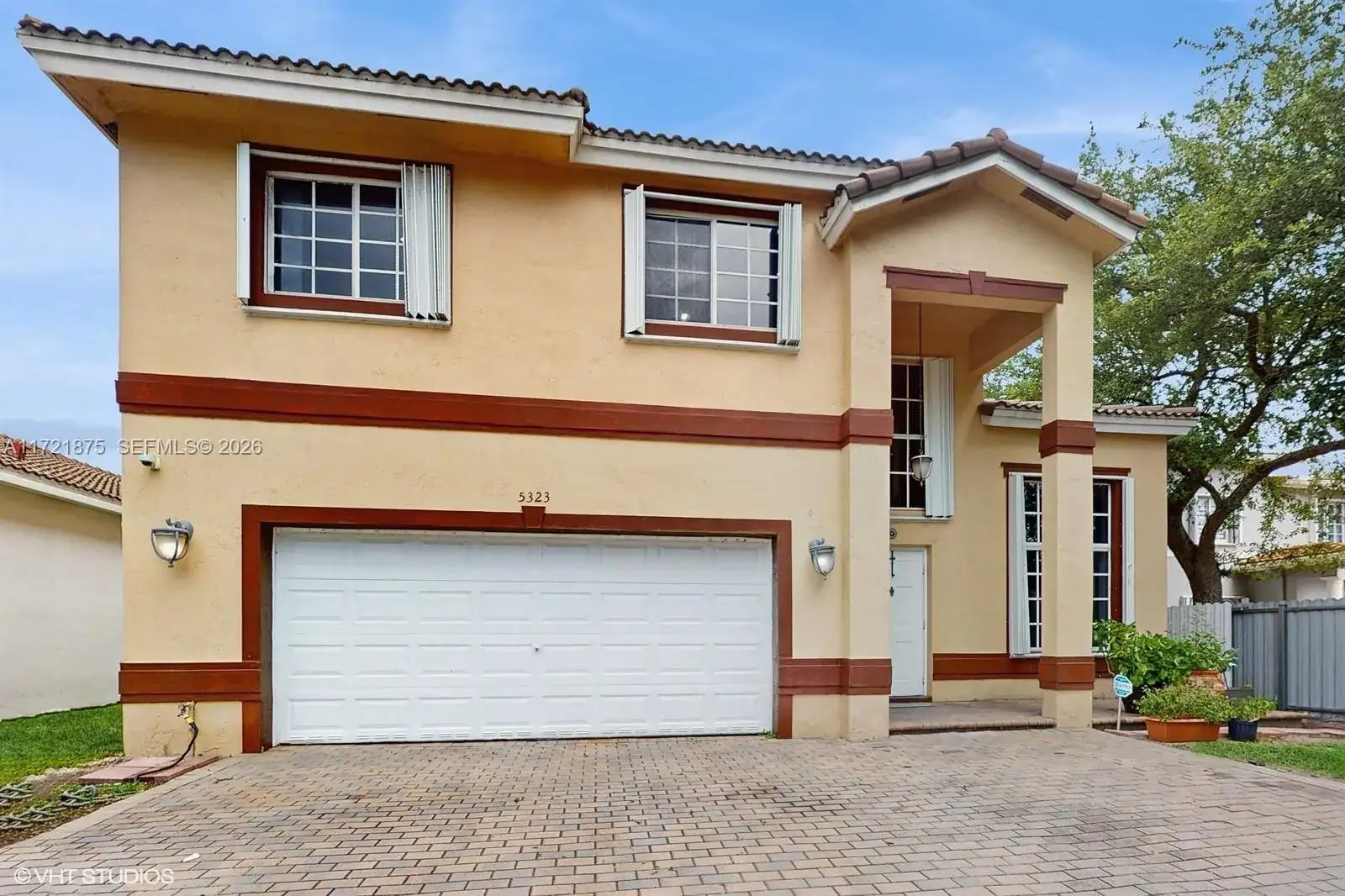 5323 NW 109th Ct, Doral FL 33178 photo 2