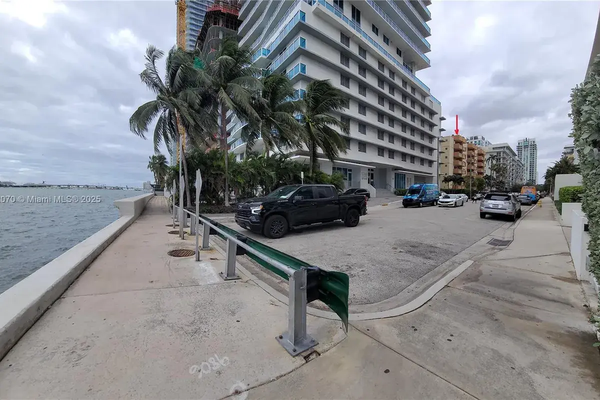 600 NE 25th St # 12, Miami FL 33137