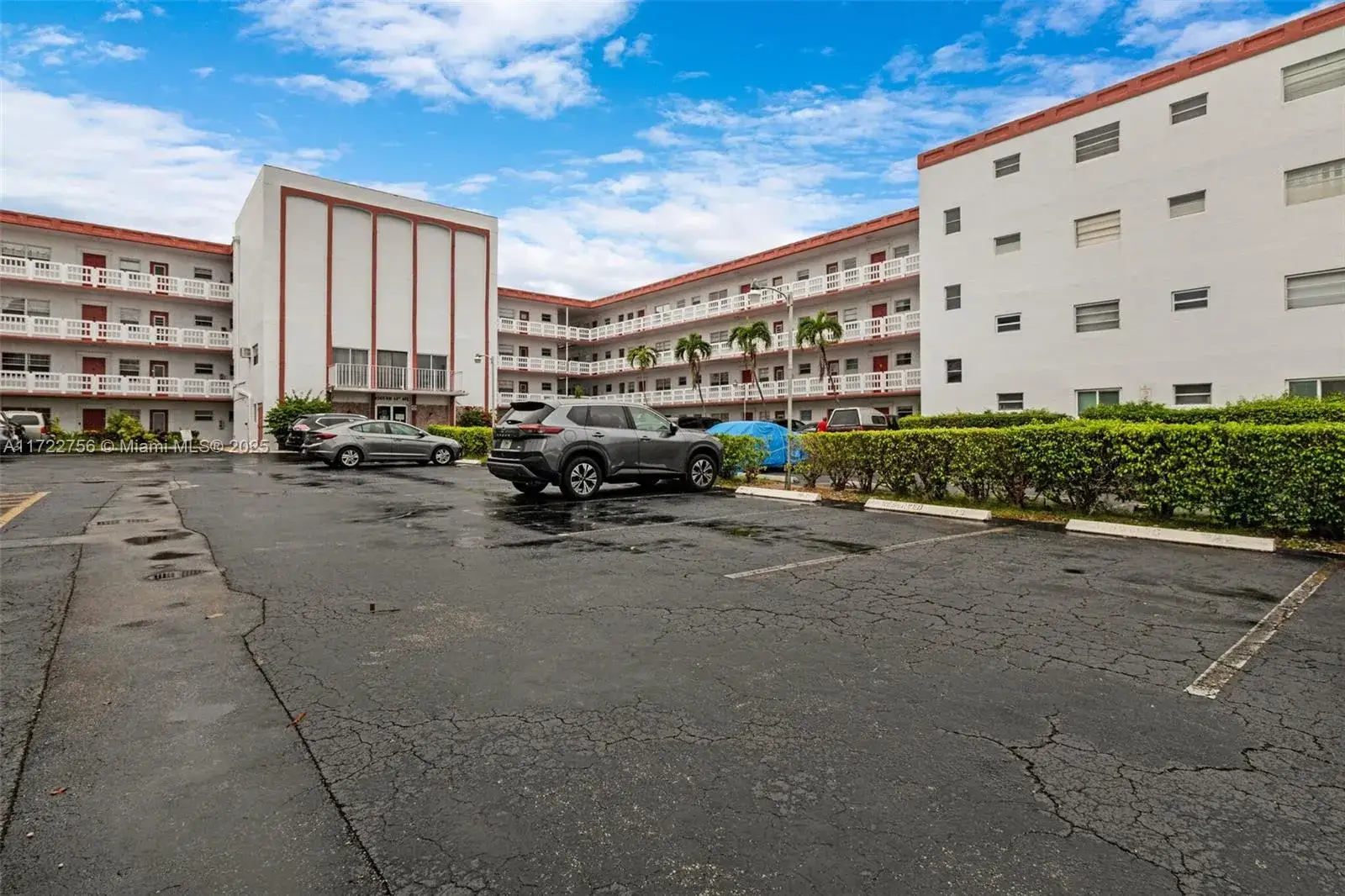 4000 NW 44th Ave # 205, Lauderdale Lakes FL 33319