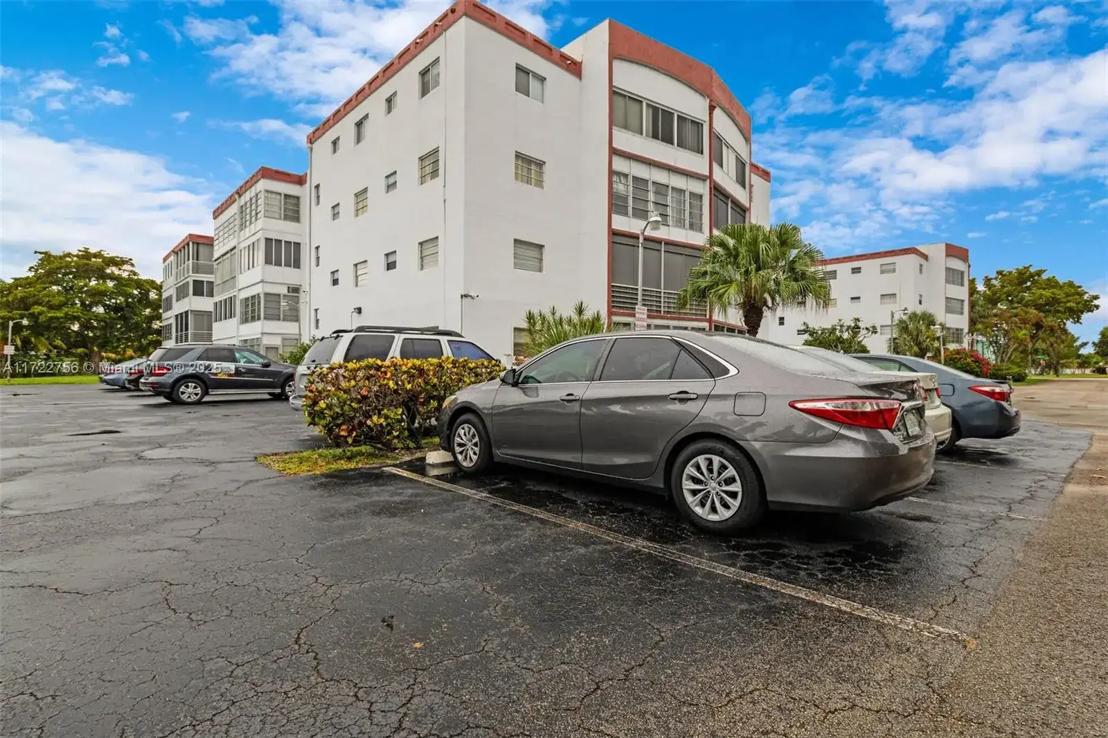 4000 NW 44th Ave # 205, Lauderdale Lakes FL 33319 photo 2