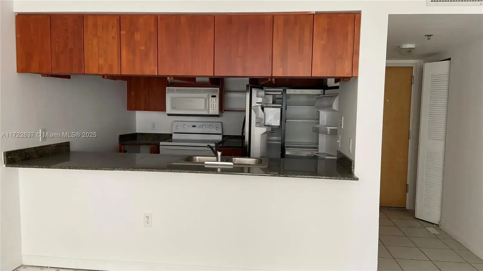 1200 Brickell Bay Dr # 2007, Miami FL 33131 photo 2