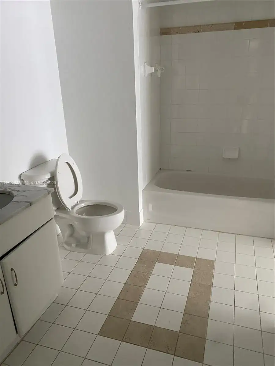 1200 Brickell Bay Dr # 2007, Miami FL 33131 photo 3