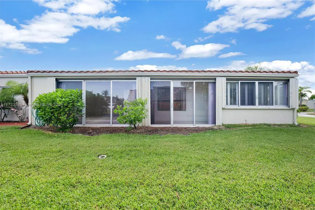 2532 S Boundbrook Dr S # 104, Palm Springs FL 33406