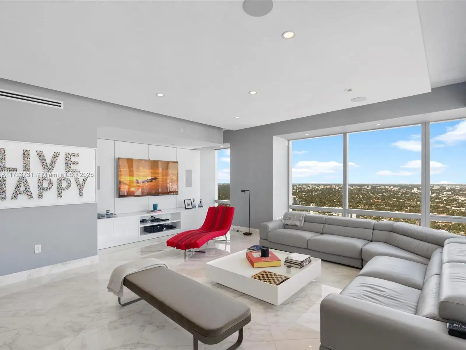 1425 Brickell Ave, Miami FL 33131 photo 3