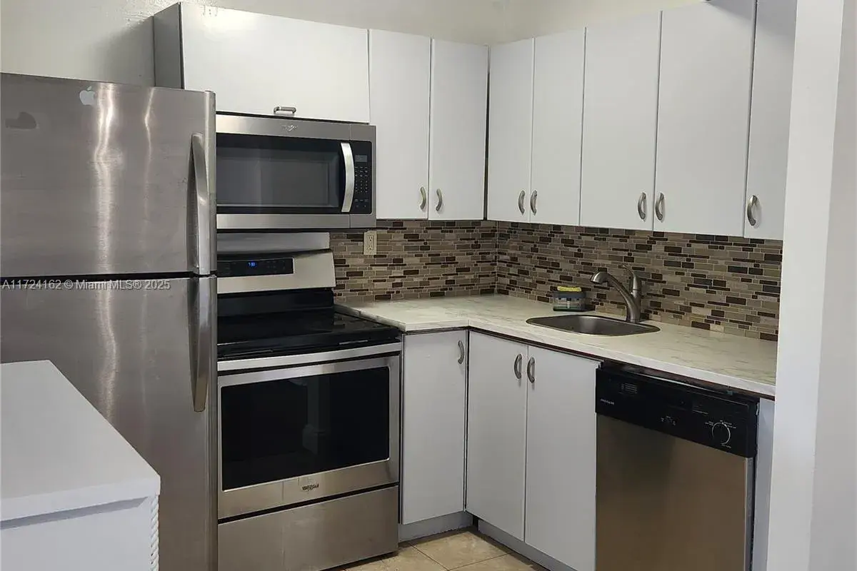 1400 NE 54th St # 106, Fort Lauderdale FL 33334