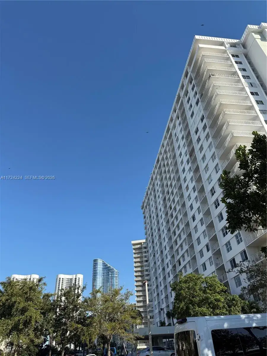 500 Bayview Dr # 1031, Sunny Isles Beach FL 33160