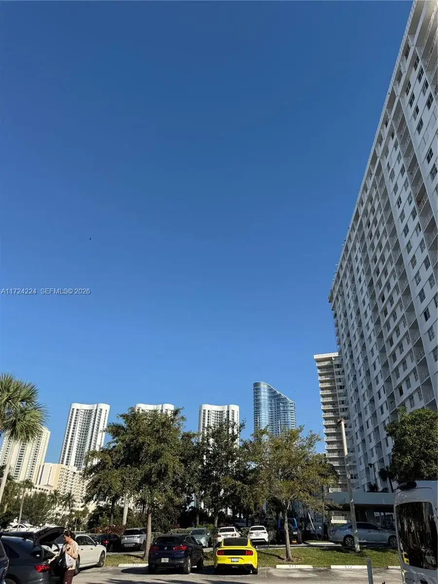 500 Bayview Dr # 1031, Sunny Isles Beach FL 33160 photo 2